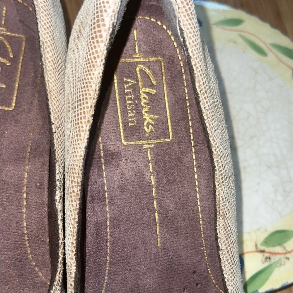 Clarks Women's Cream Textured Leather Ballet Flats with Buckle
